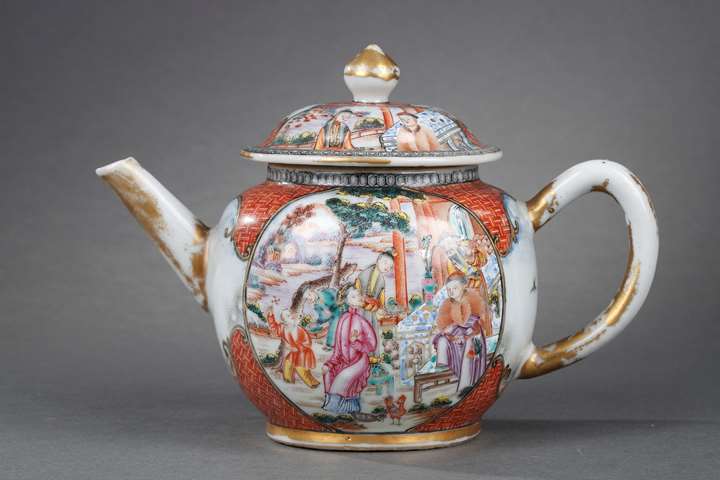 Teapot porcelain "Famille rose"  Mandarin decor